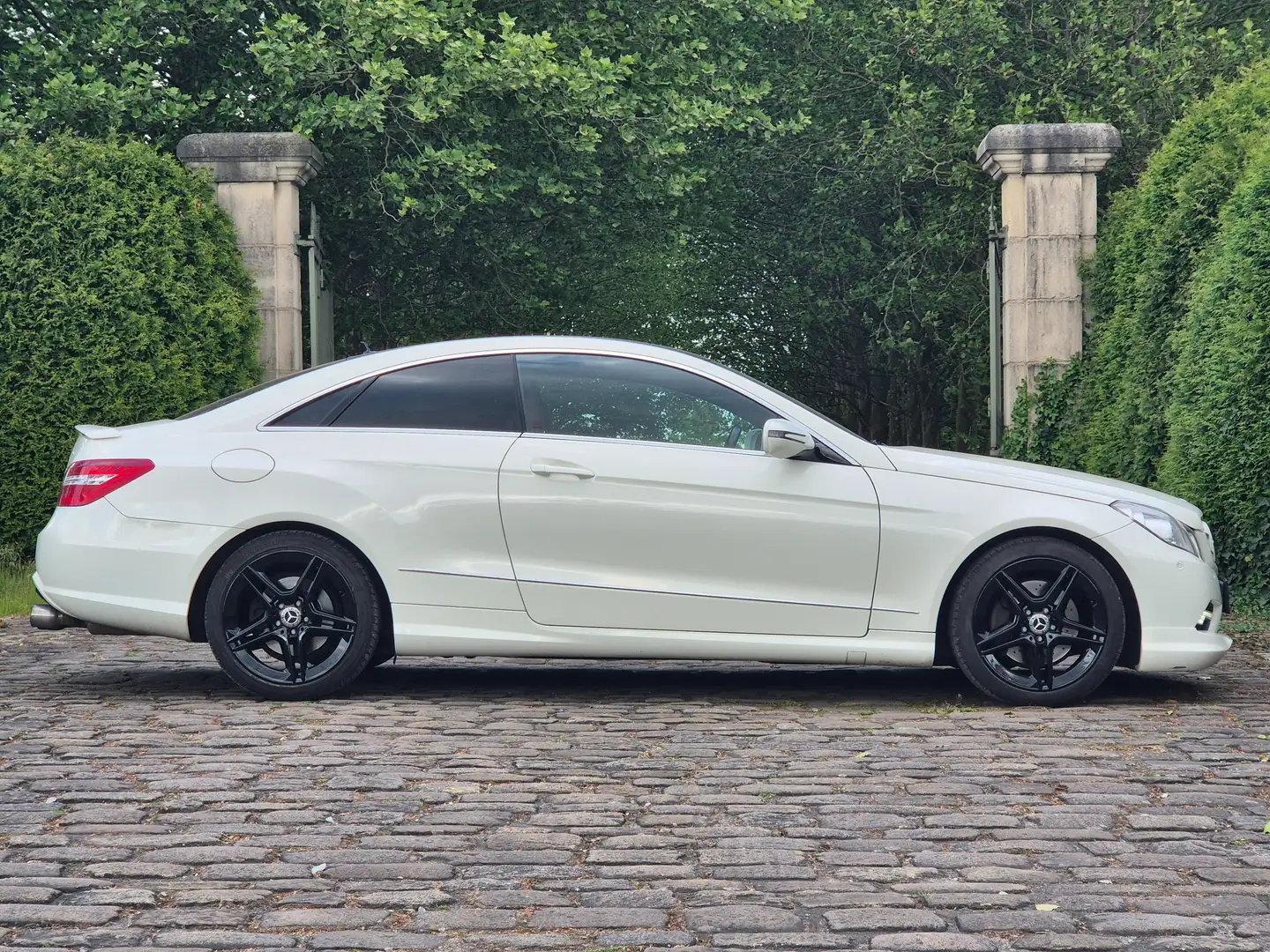 Mercedes-Benz E 250 COUPE CDI BE Avantgarde AMG-Pack*Panorama*Topstaat White - 2