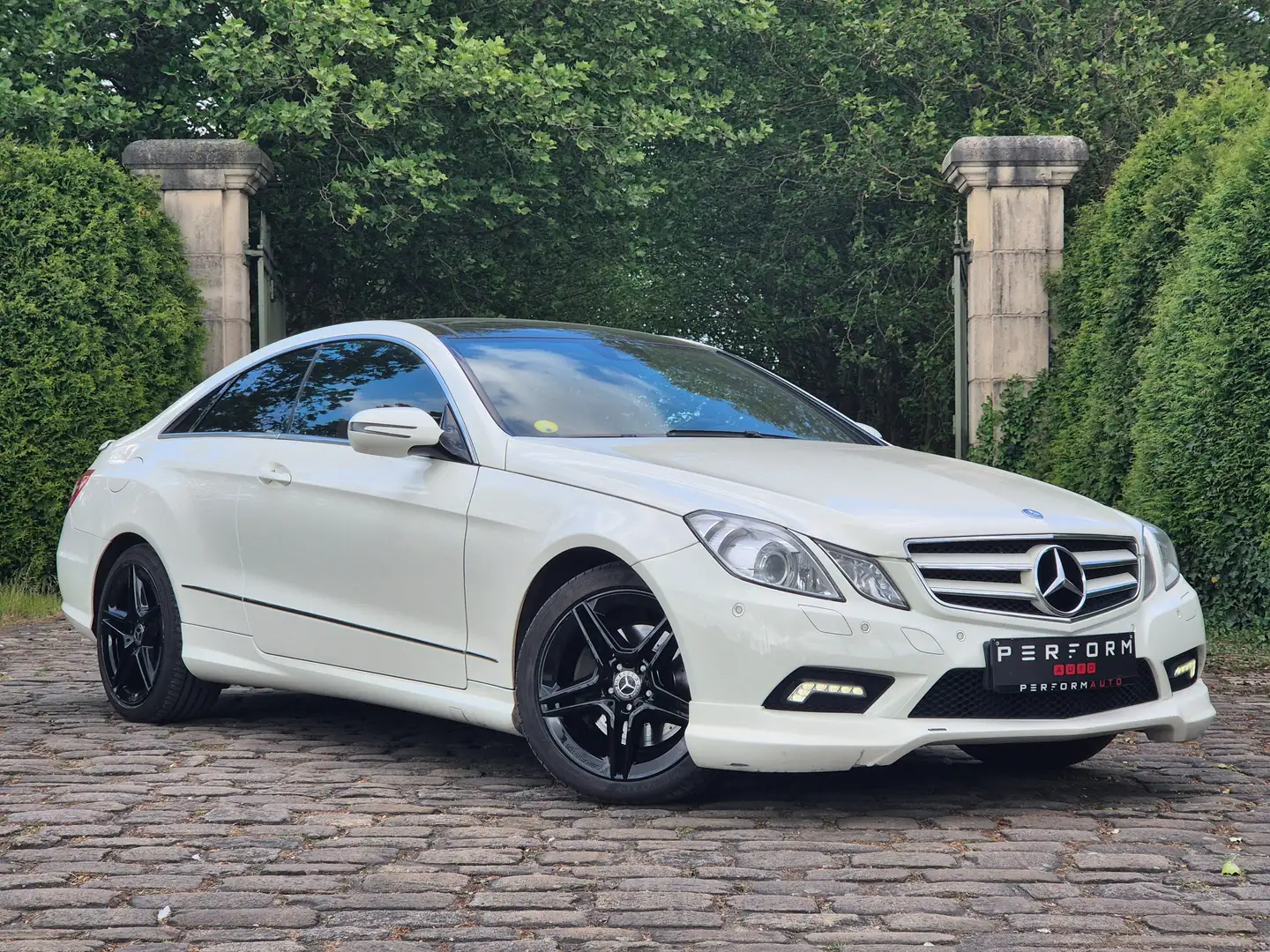 Mercedes-Benz E 250 COUPE CDI BE Avantgarde AMG-Pack*Panorama*Topstaat White - 1