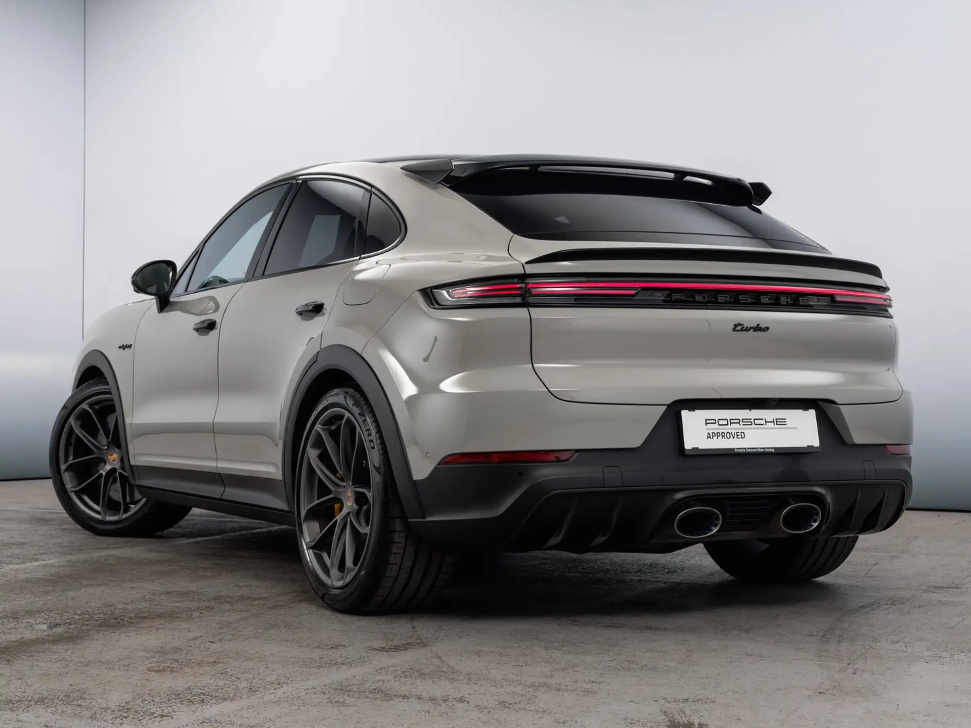 포르쉐 카이엔 E-Hybrid 2026 회색 사진 3