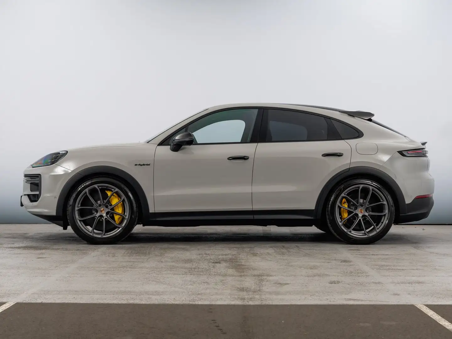 Porsche Cayenne Turbo E-Hybrid Coupé "GT-Paket" Grau - 2