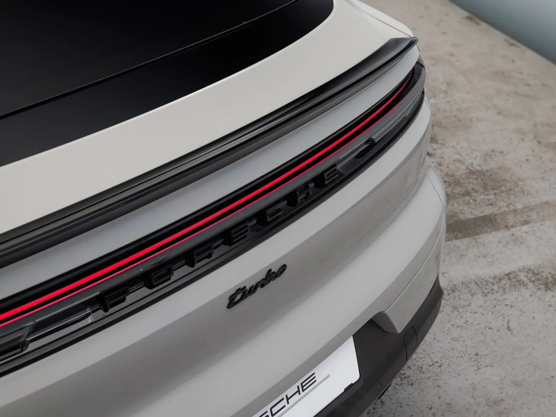 포르쉐 카이엔 E-Hybrid 2026 회색 사진 7