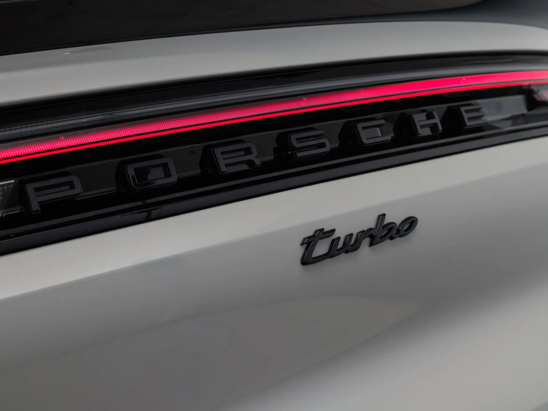 포르쉐 카이엔 E-Hybrid 2026 회색 사진 8