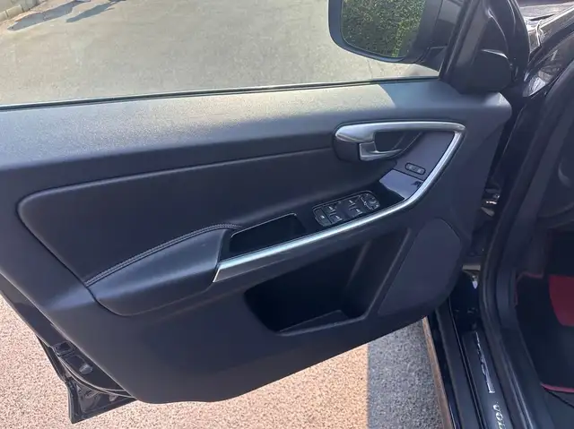 Volvo XC60 view 7