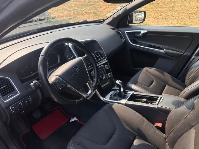 Volvo XC60 view 8