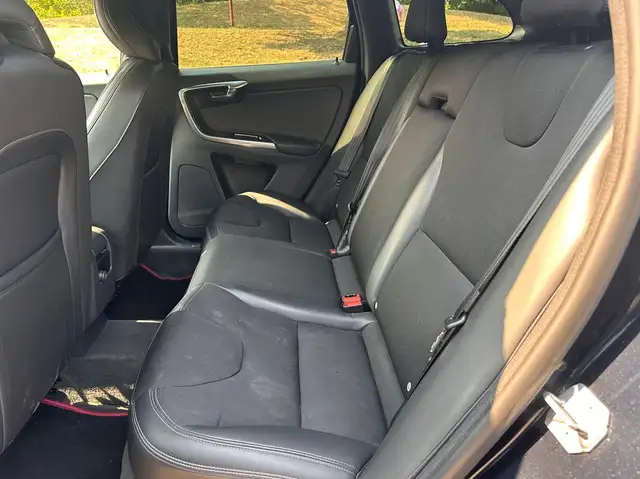 Volvo XC60 view 9