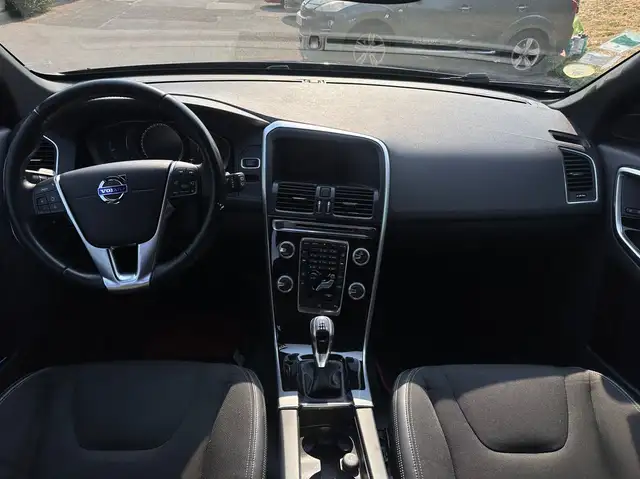 Volvo XC60 view 11