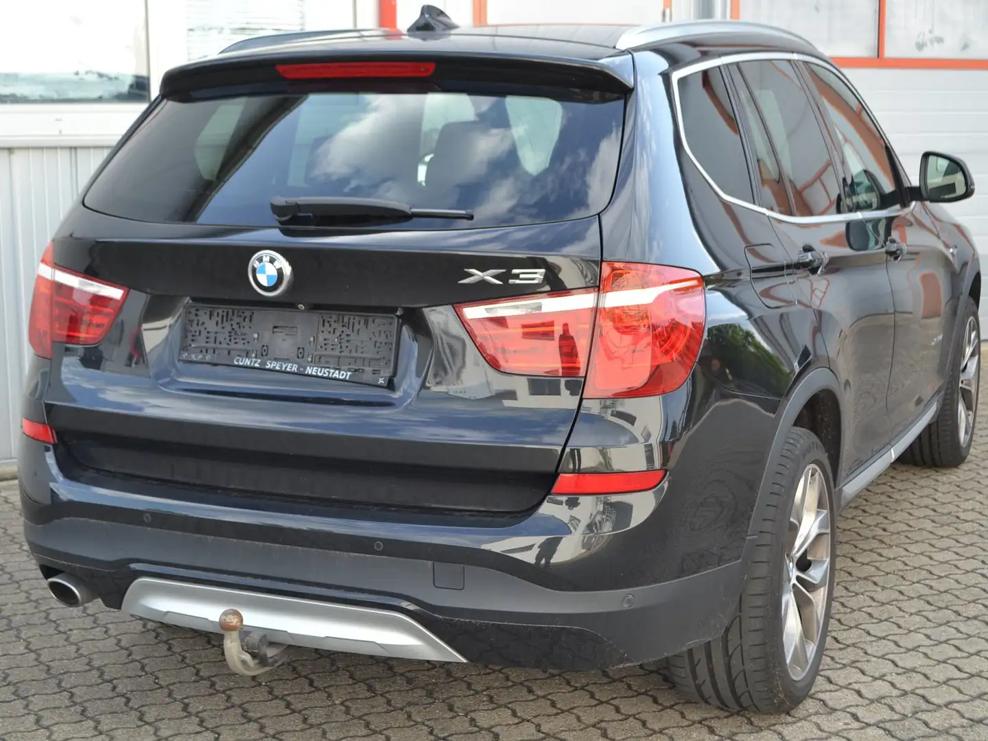 BMW X3 X3 xDrive20d xLine*NAVI*T.LEDER*KAMERA*PANORAMA* Schwarz - 2