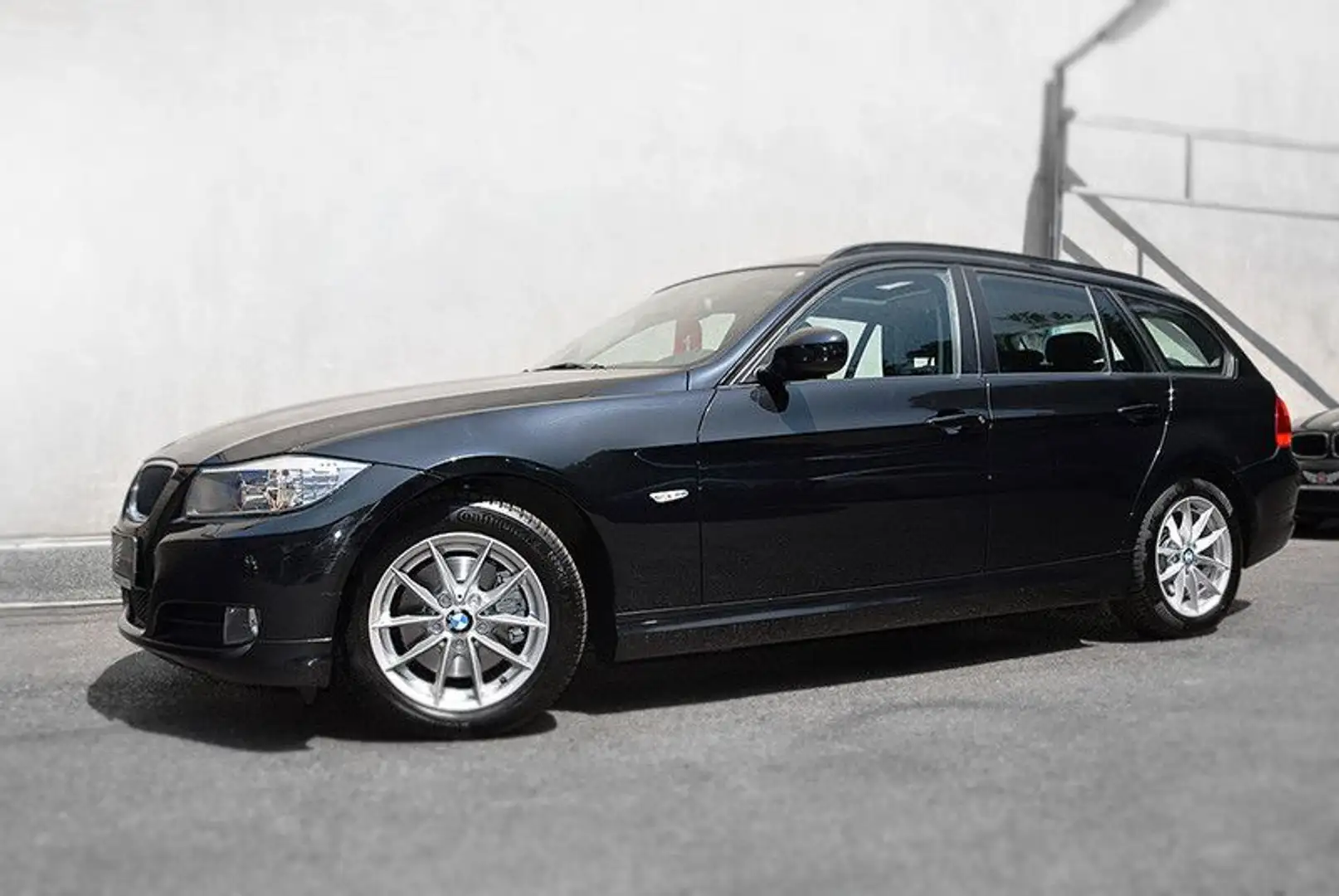BMW 318 d TOURING *Klimaaut.*Navi*Panor.*Sitzh.*PDC* Schwarz - 2
