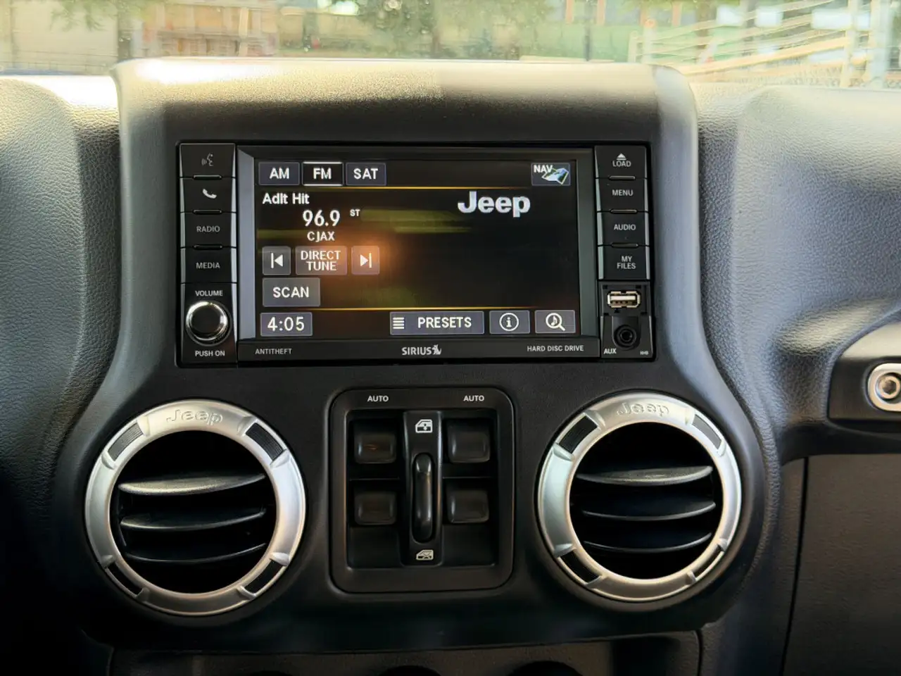 Jeep Wrangler снимка Jeep Wrangler