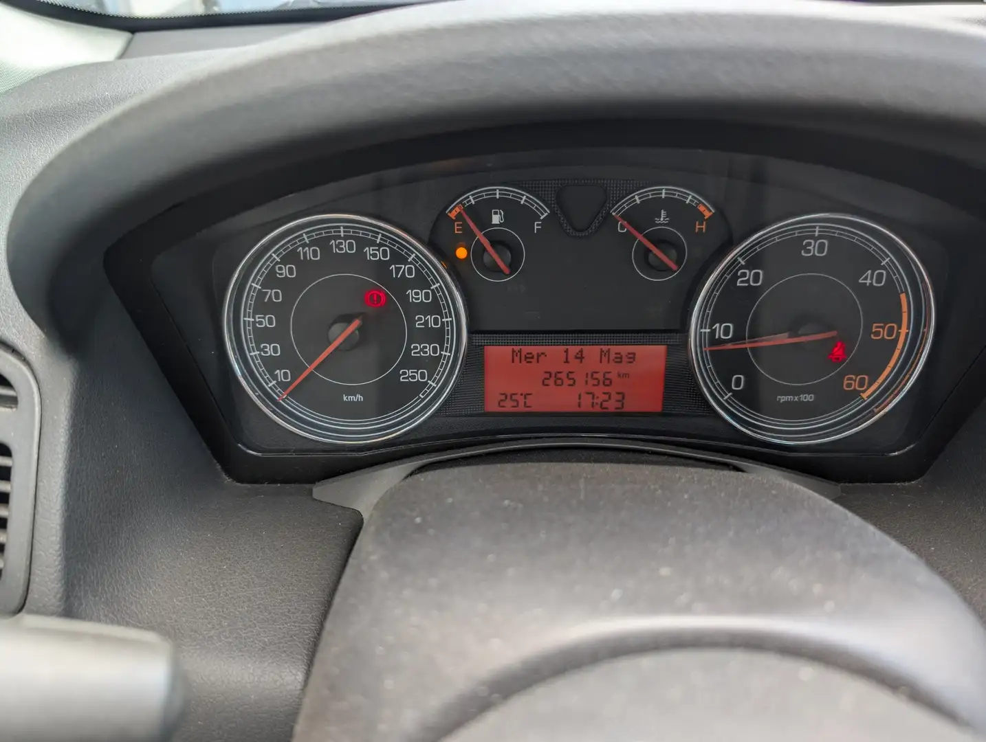 Fiat Croma 1.9 mjt 16v Emotion - 1