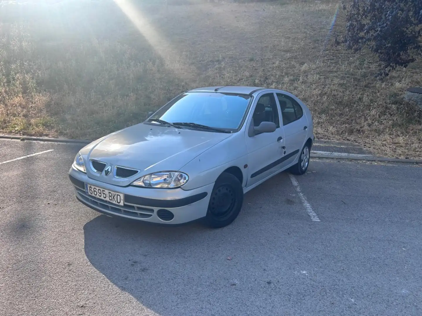 Renault Megane 1.4 Authentique Gris - 1