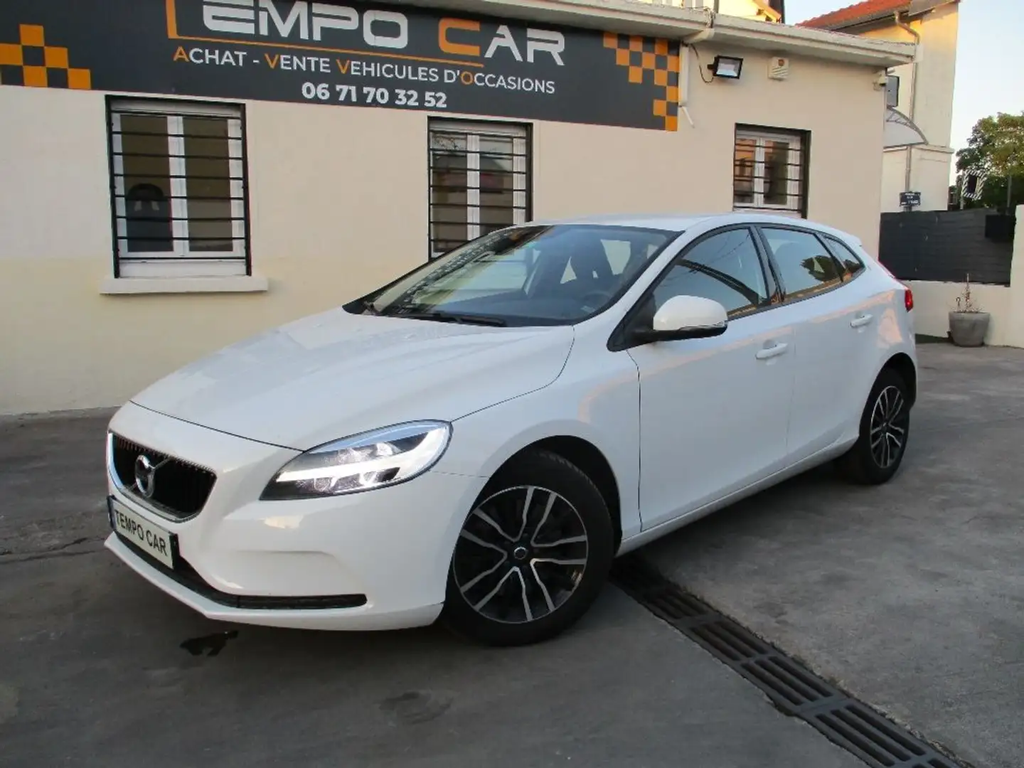 Volvo V40 D2 AdBlue 120 ch Geartronic 6 Business Blanc - 1