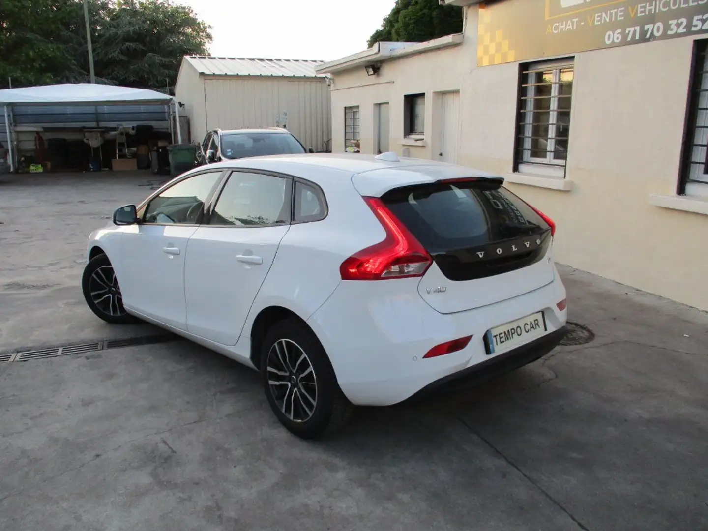 Volvo V40 D2 AdBlue 120 ch Geartronic 6 Business Blanc - 2