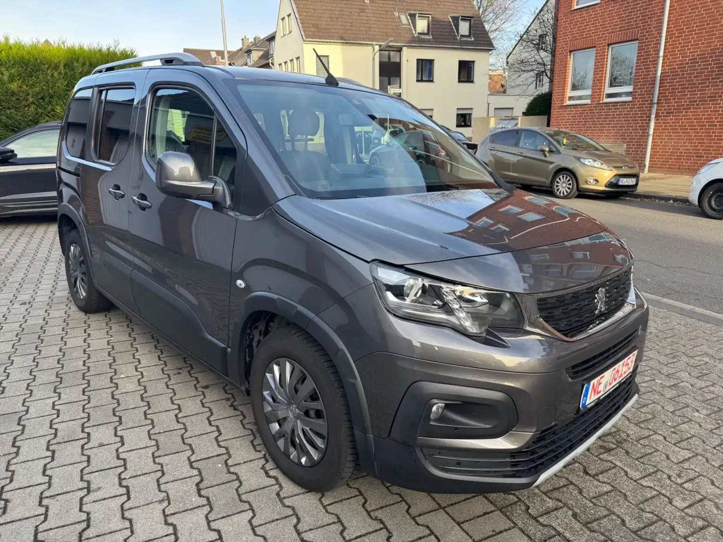 Peugeot Rifter Allure-Navi-Kamera-Inspektion & TÜV Neu! Grijs - 2