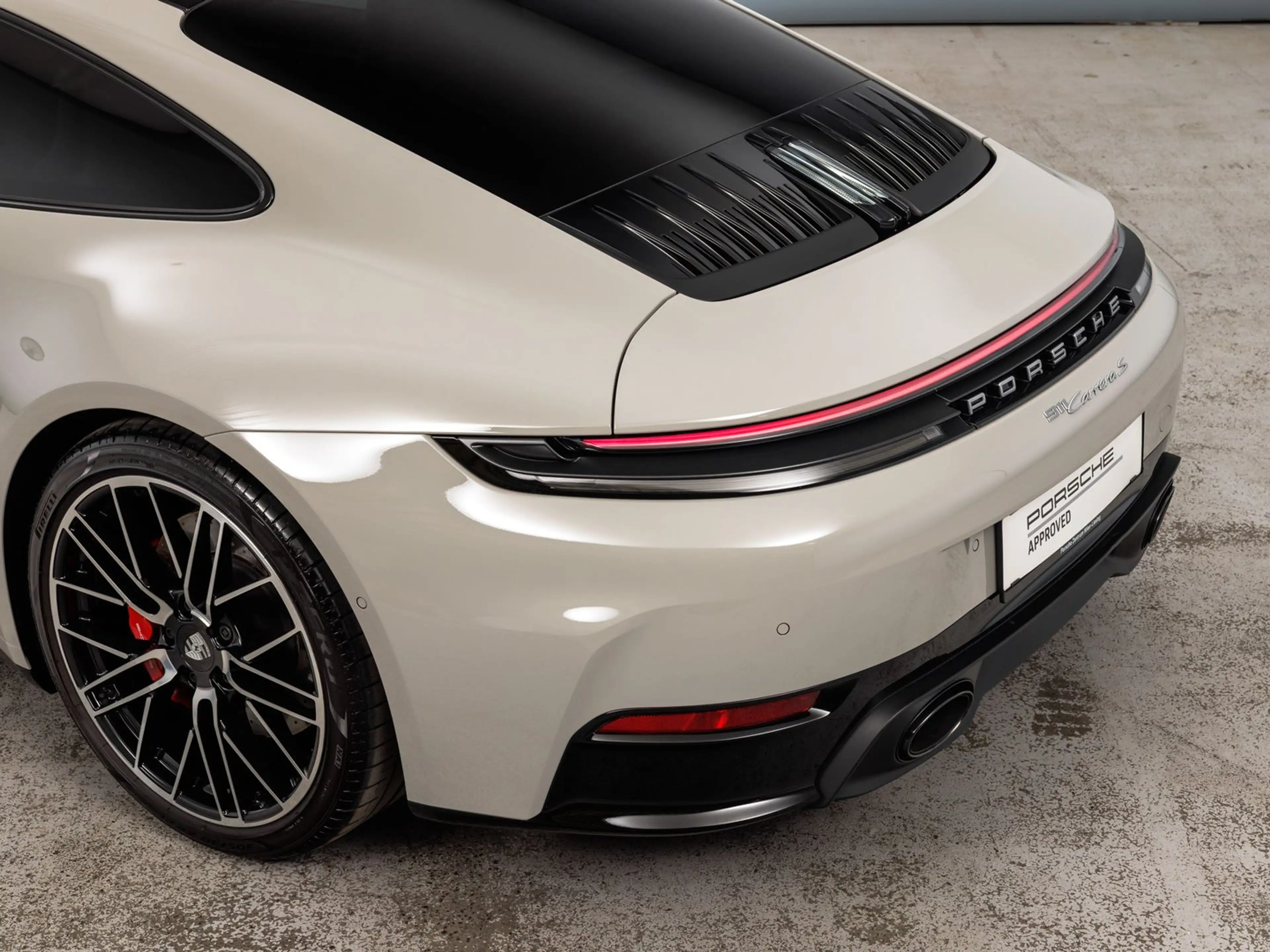 Porsche 911 Carrera S — photo 9