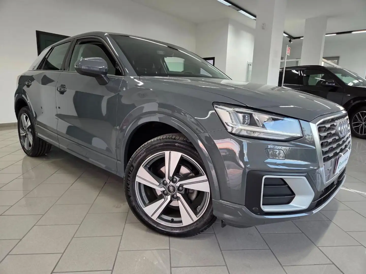 Audi Q2 30 TDI S tronic Admired+ CERCHI DA 18" Grigio - 1