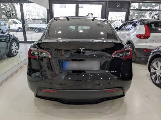 Tesla Model Y view 4