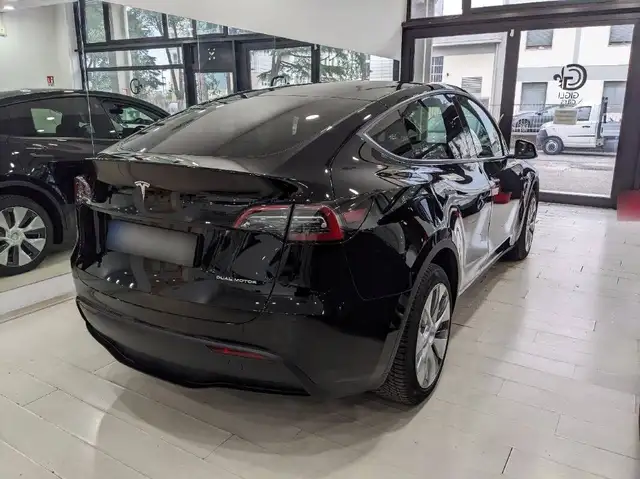 Tesla Model Y view 17
