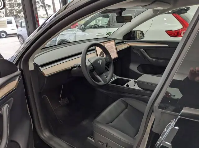 Tesla Model Y view 8