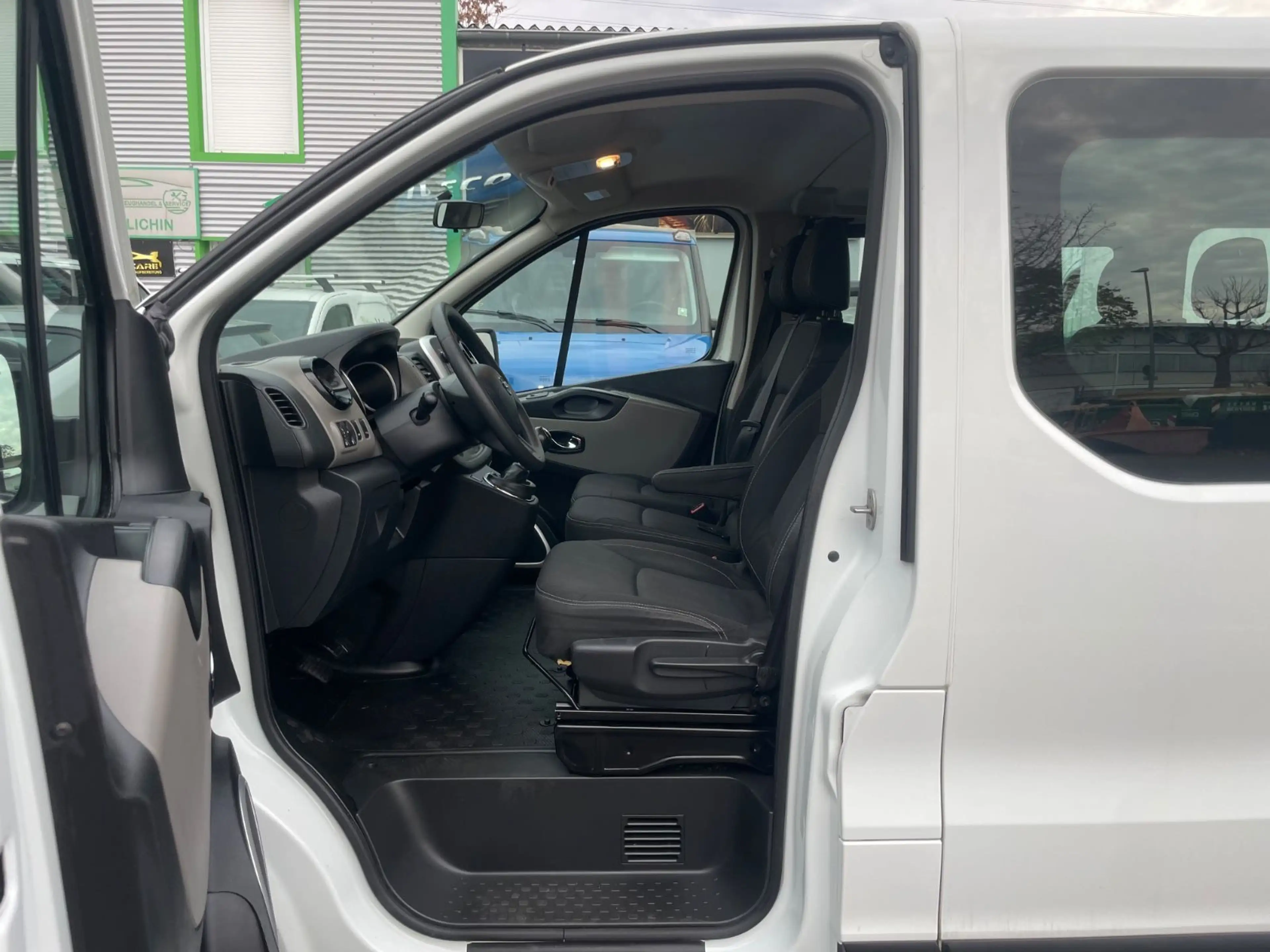 Nissan NV300 *9-Sitzer — photo 10