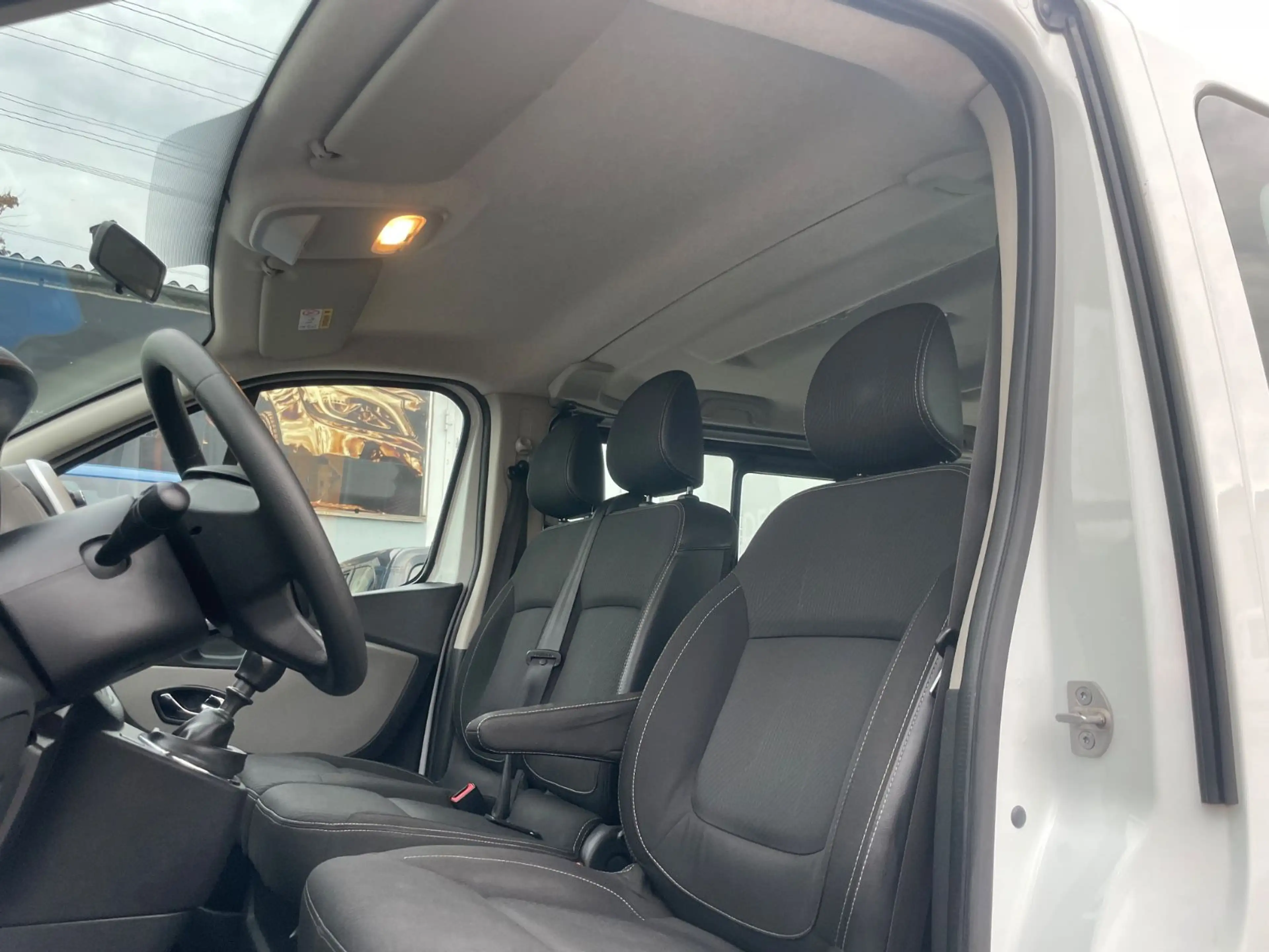 Nissan NV300 *9-Sitzer — photo 9