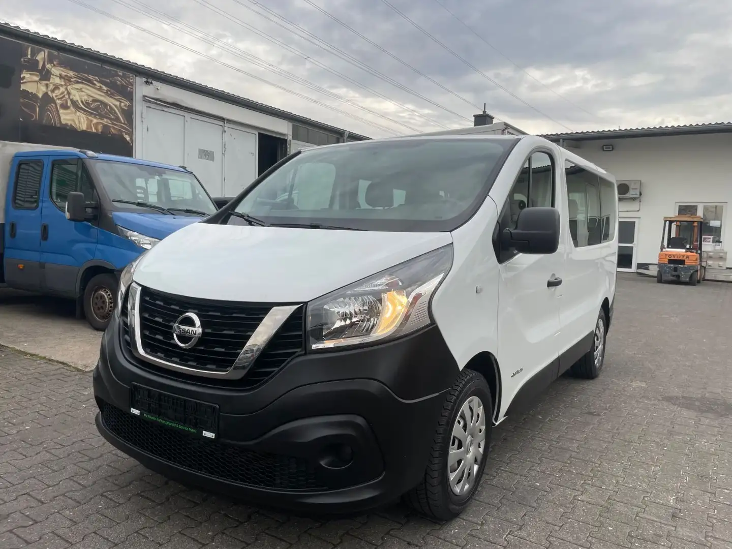 Nissan NV300 *9-Sitzer Weiß - 1