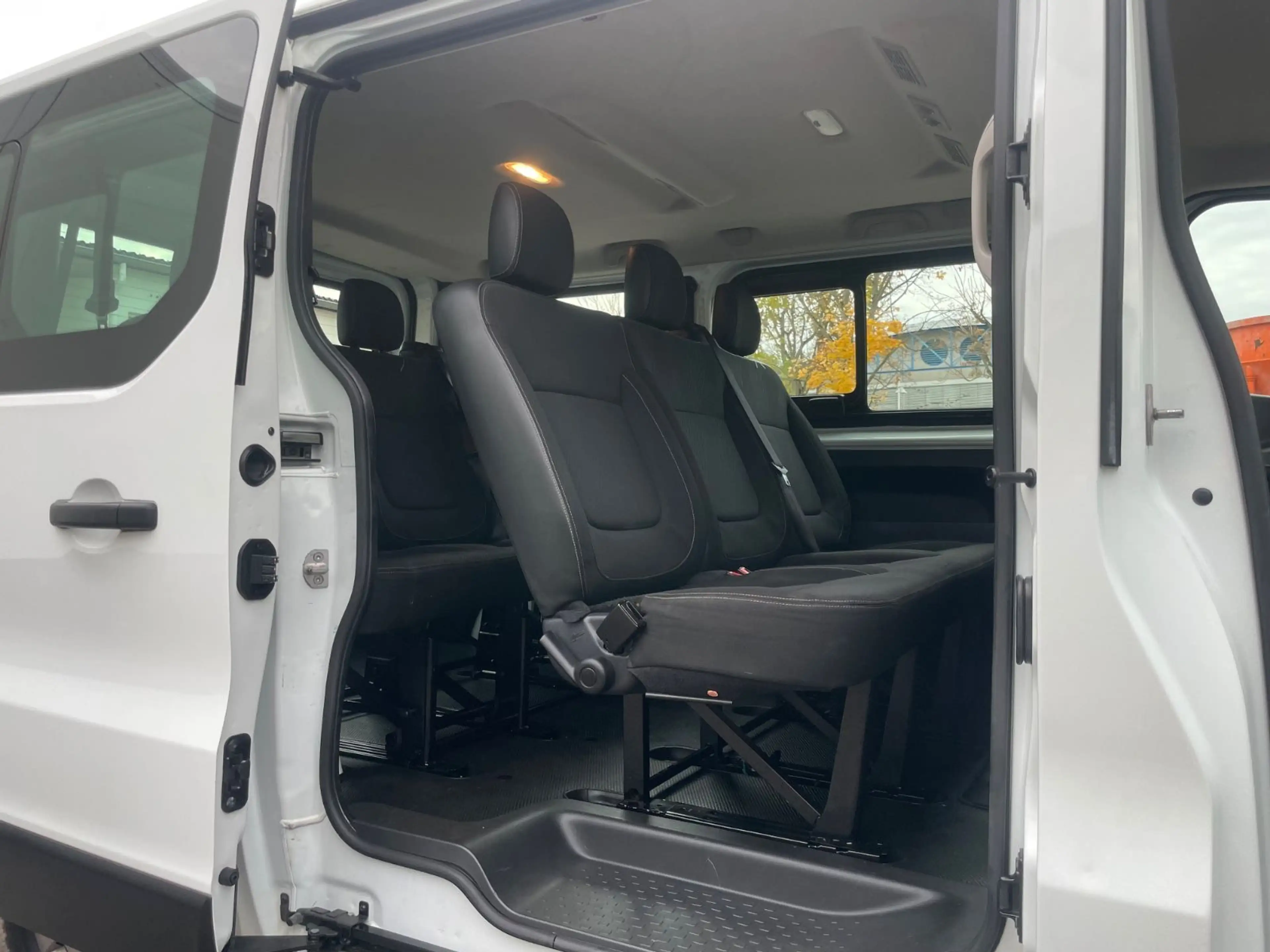 Nissan NV300 *9-Sitzer — photo 15
