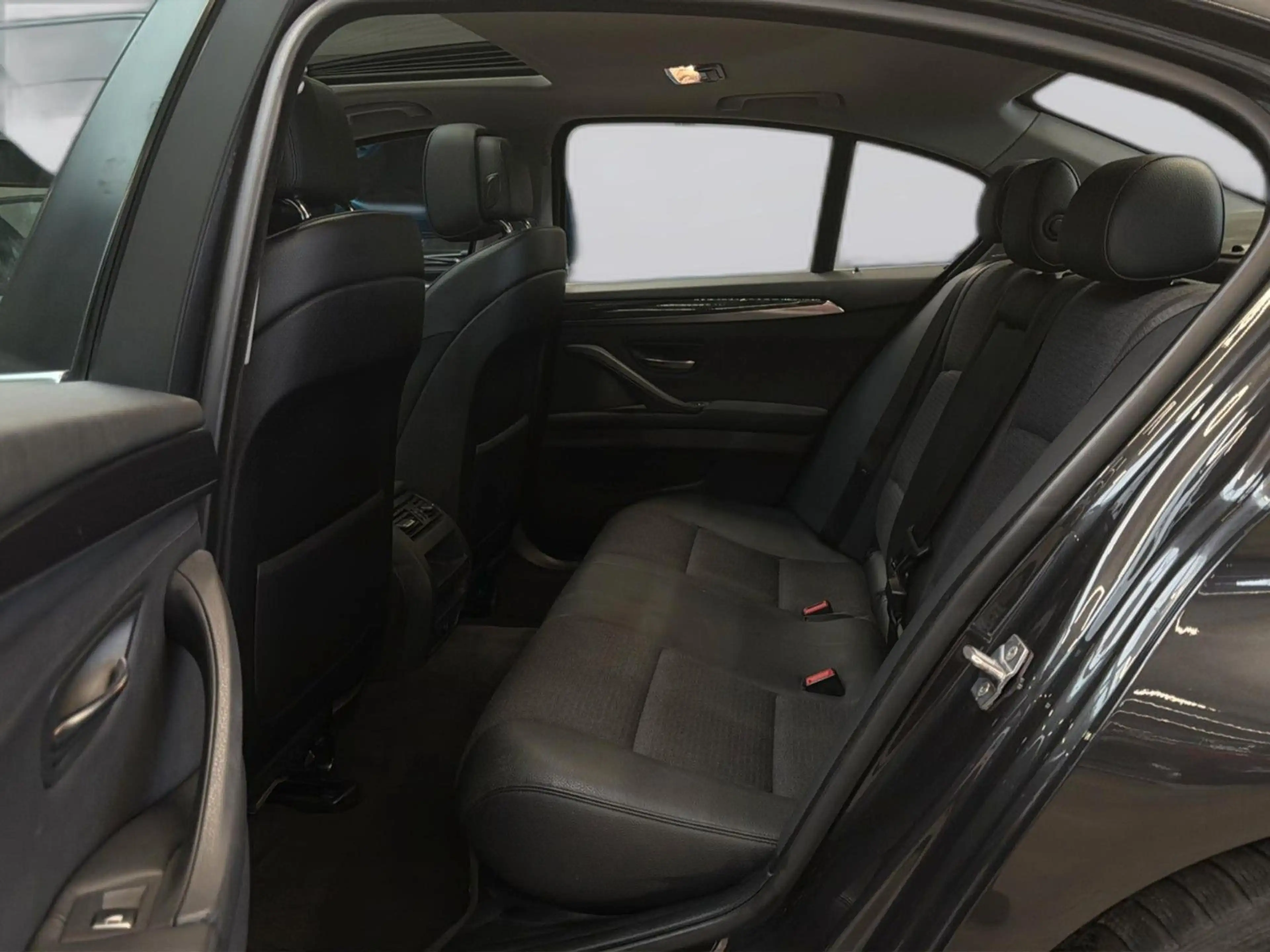 BMW 525 d Lim /AHK/Bi-Xenon/TÜV/Schiebedach/PDC/SHZ — photo 9