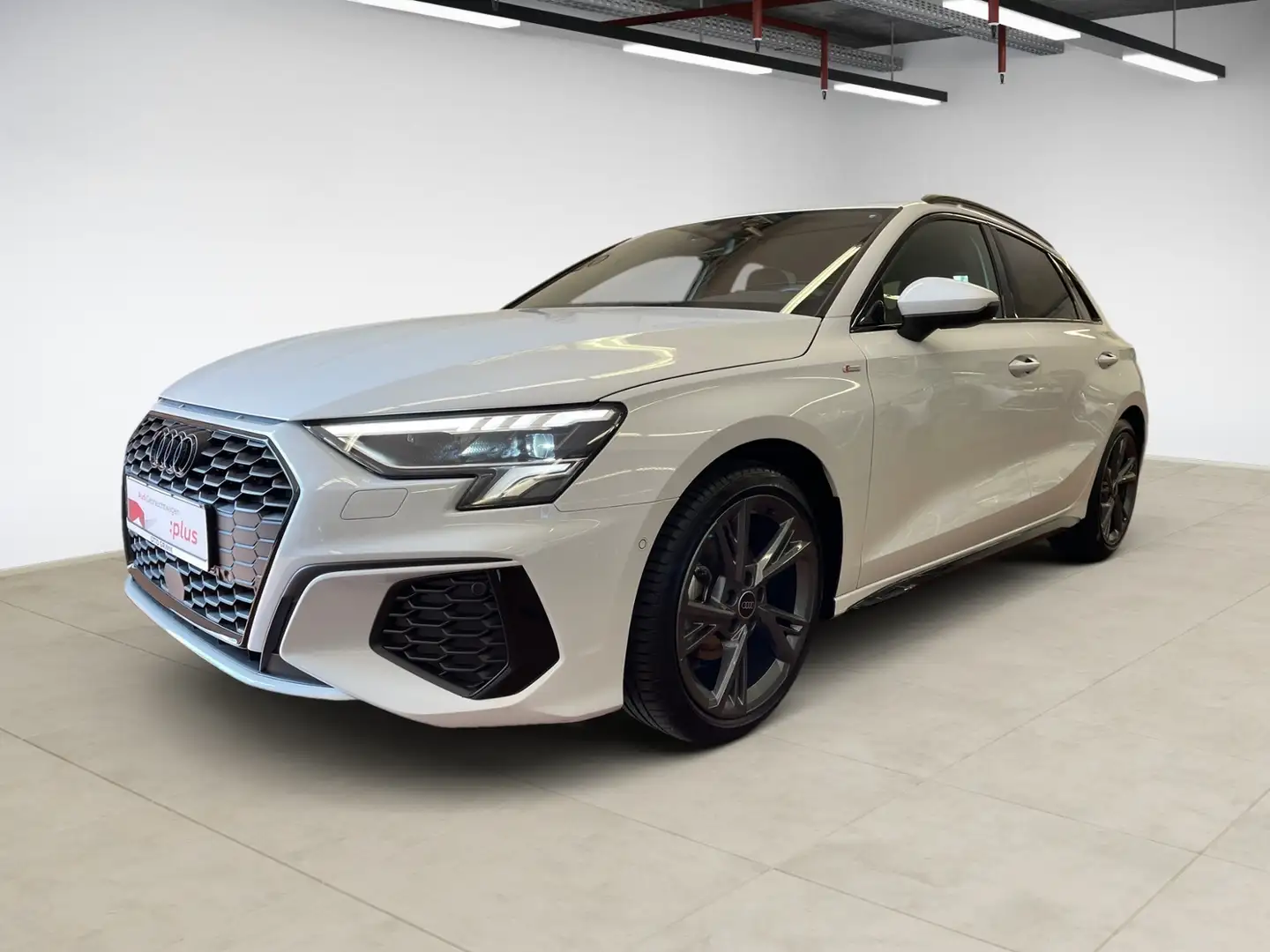 Audi A3 Sportback 35 TFSI S line KLIMA LED NAVI ALU Wit - 2