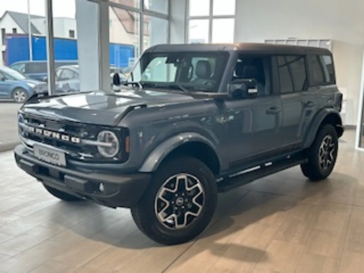 Ford Bronco 2.7 EcoBoost V6 Outer Banks Gris - 1