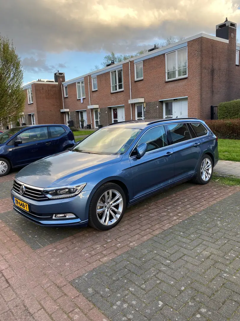 Volkswagen Passat B8 Variant 1.4 TSI ACT Highline 150 PK Blauw - 1
