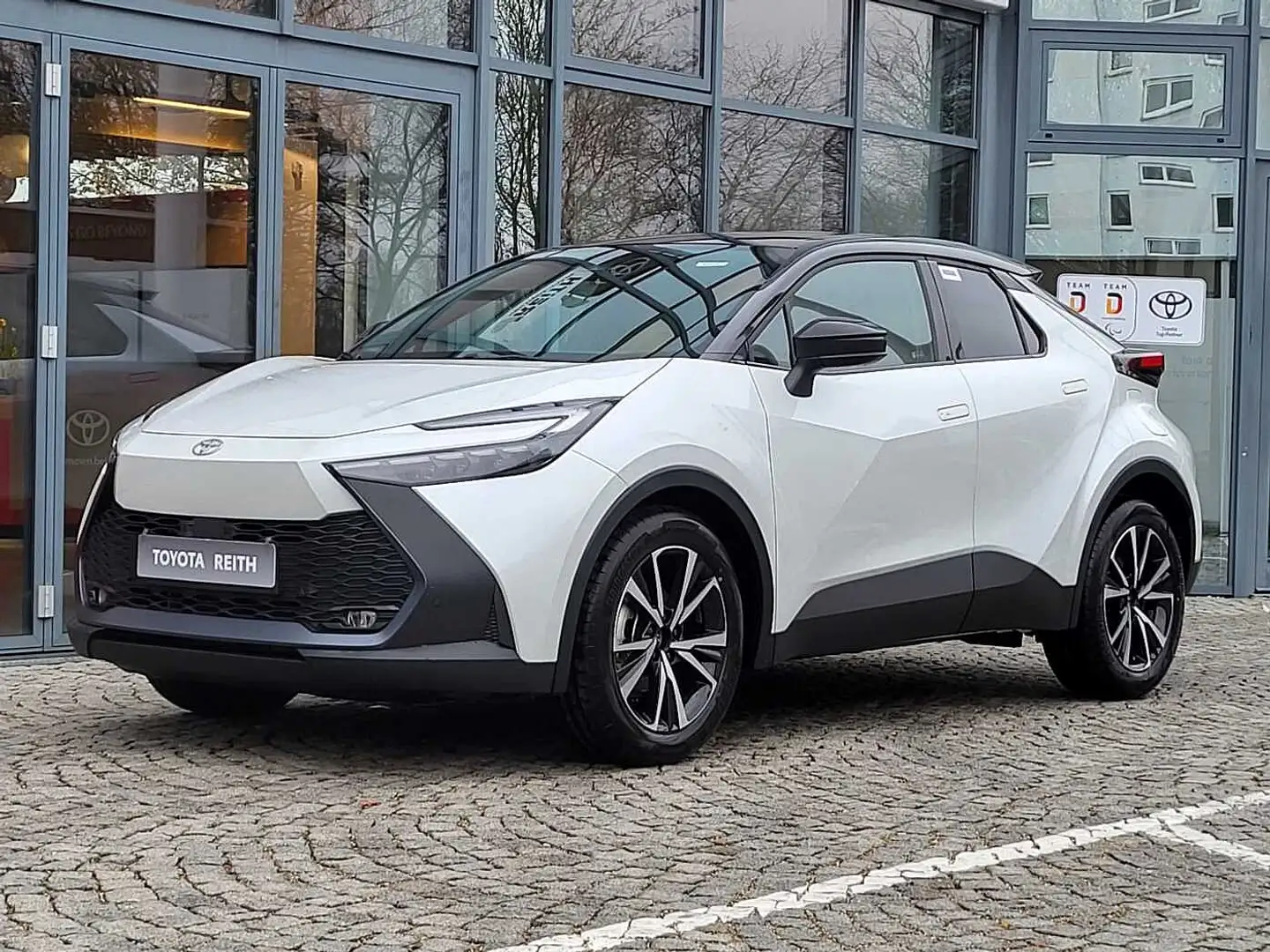 Toyota C-HR 1.8 Hybrid Black&White - plus Technik-Paket Wit - 2