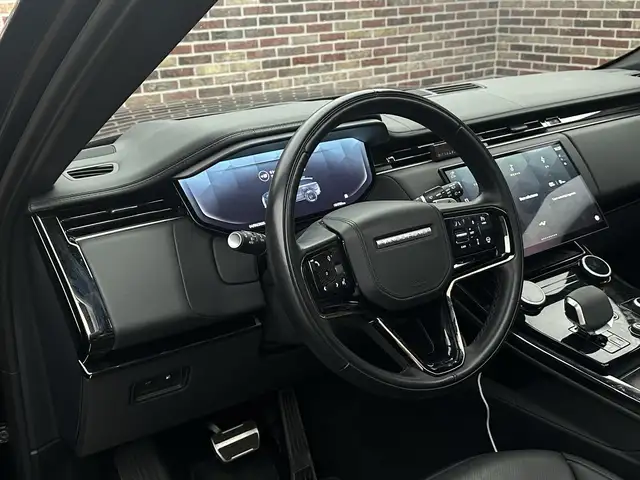 Land Rover Range Rover Sport view 3