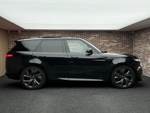 Land Rover Range Rover Sport view 4