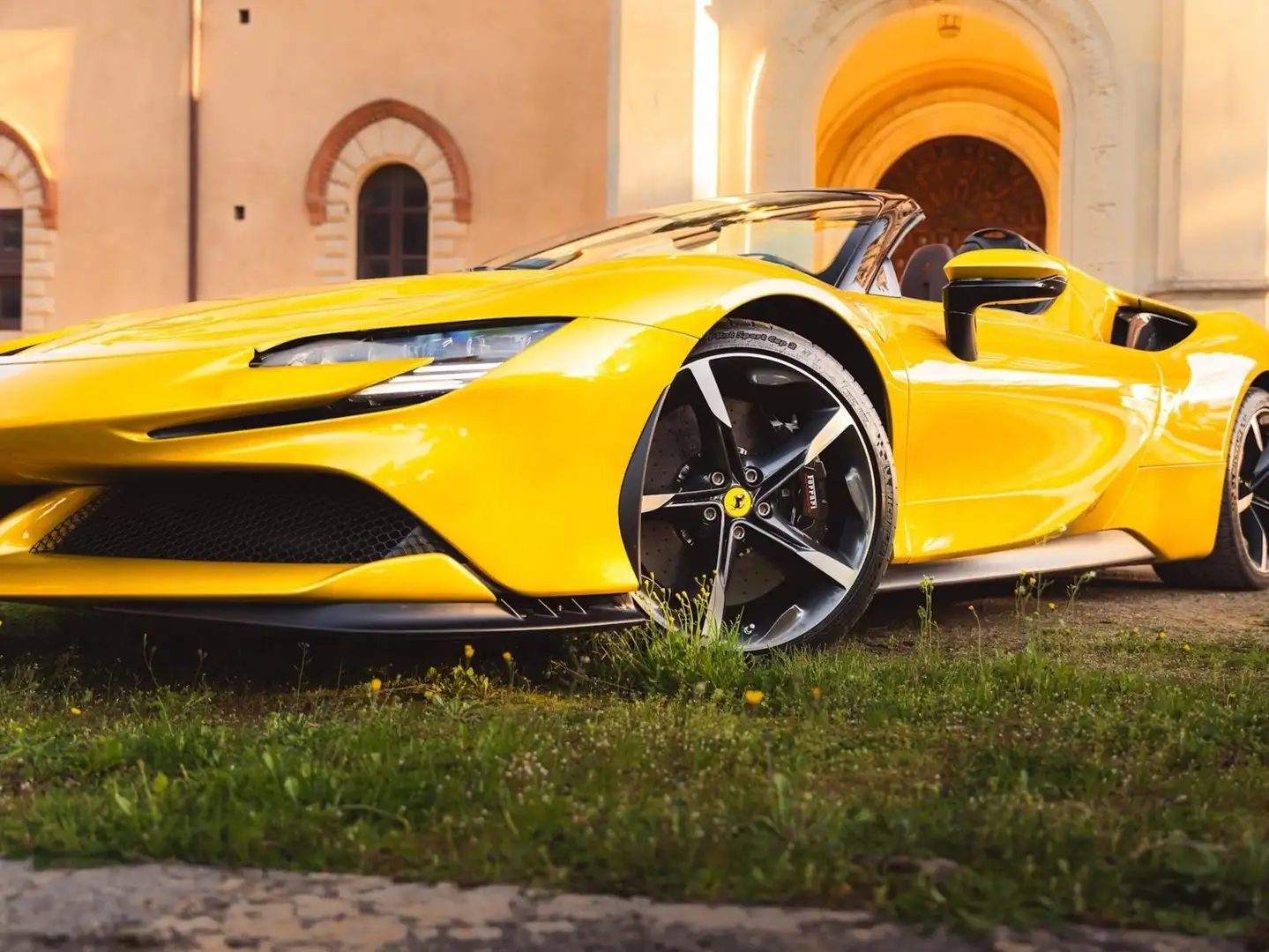 Ferrari SF90 Spider ibrida pug in + 4.0L benzina 780 CV Giallo - 1