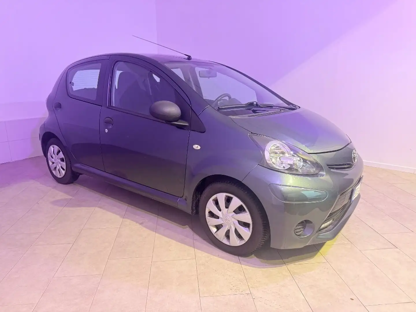 Toyota Aygo 1.0 12V VVT-i 5 porte Cool Soda Connect Gris - 2