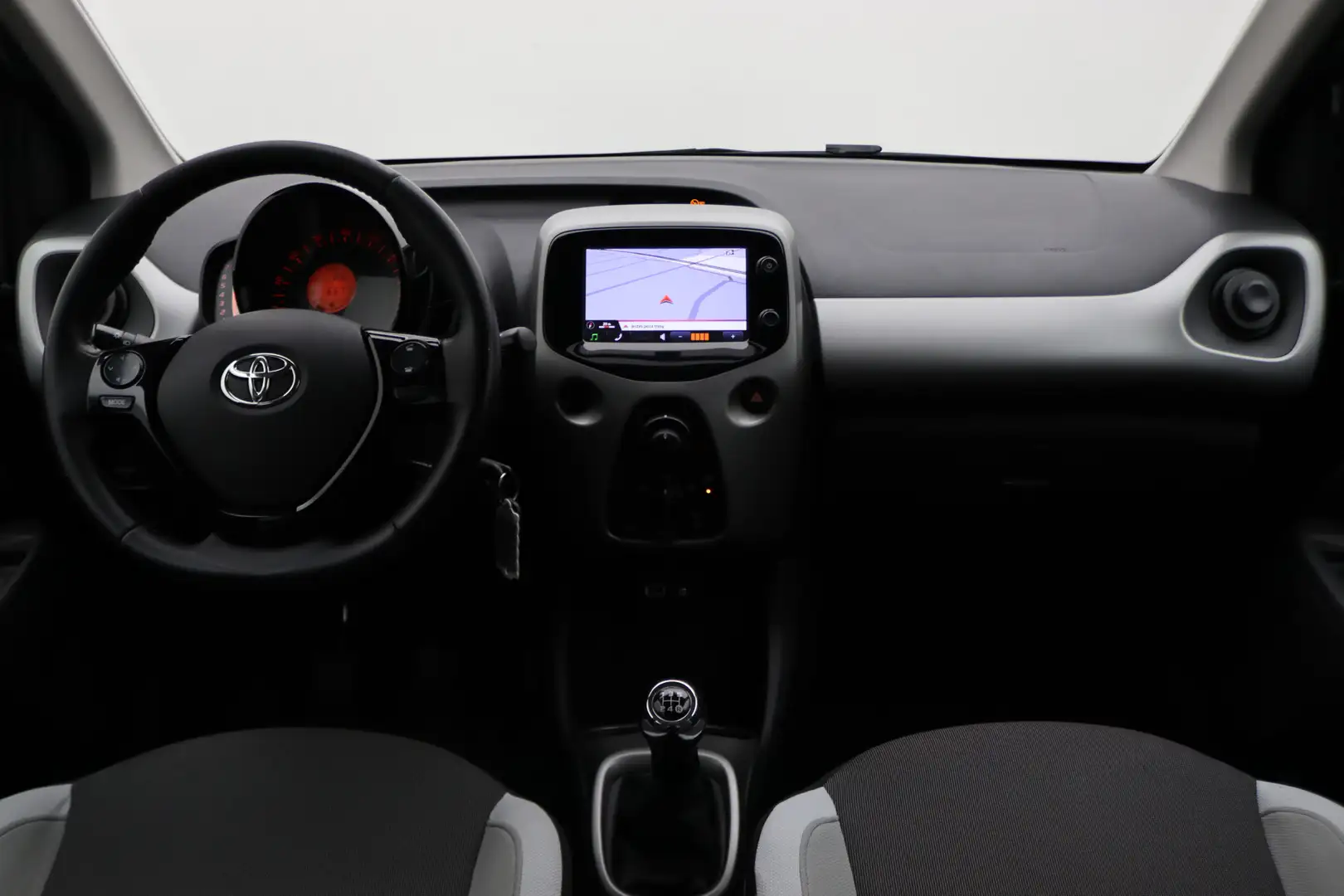 Toyota Aygo 1.0 VVT-i x-nav 5-deurs Airco, Navigatie, Camera, Black - 2