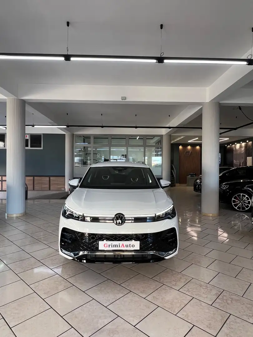 Volkswagen Tiguan 2.0 TDI 150 CV SCR DSG R-Line Weiß - 2