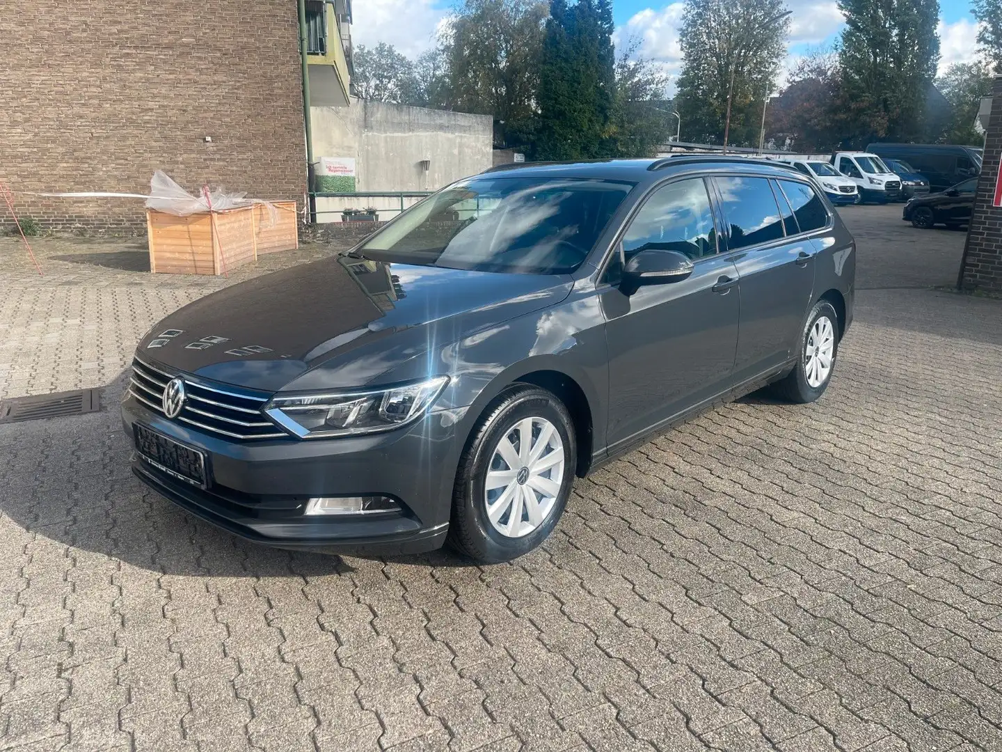 Volkswagen Passat Variant 2.0 TDI 110kw * Navi * Klimaautom Grau - 1