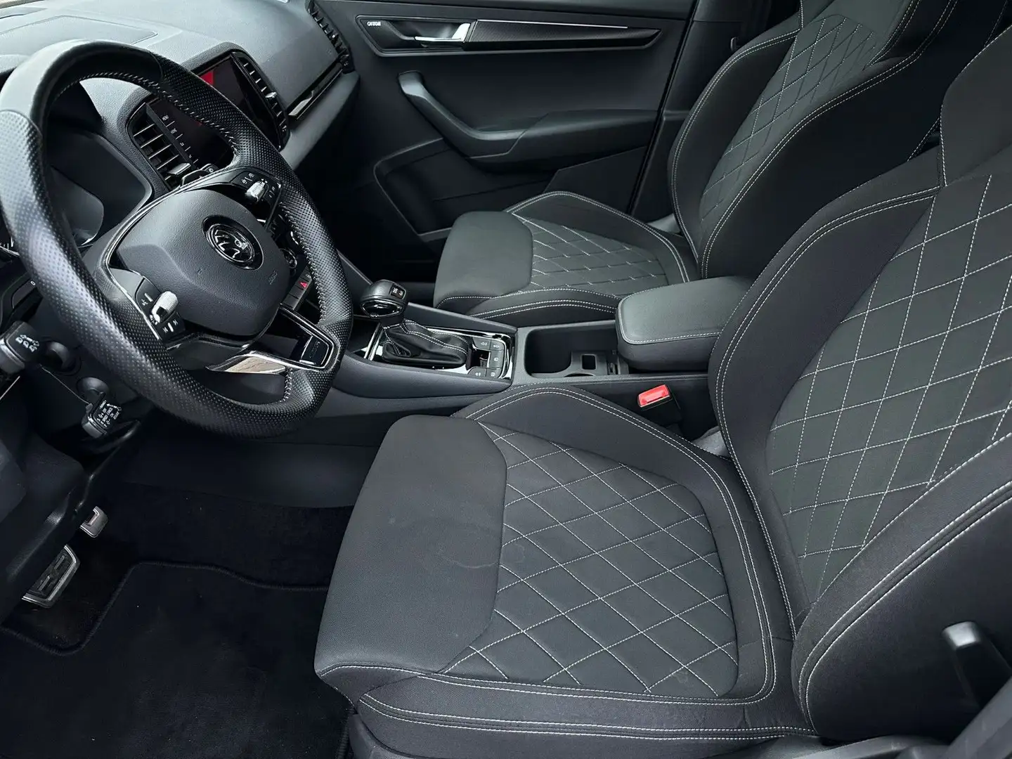 Skoda Karoq 2.0 TSI Sportline 4x4 ACC LED KAMERA AHK Weiß - 2