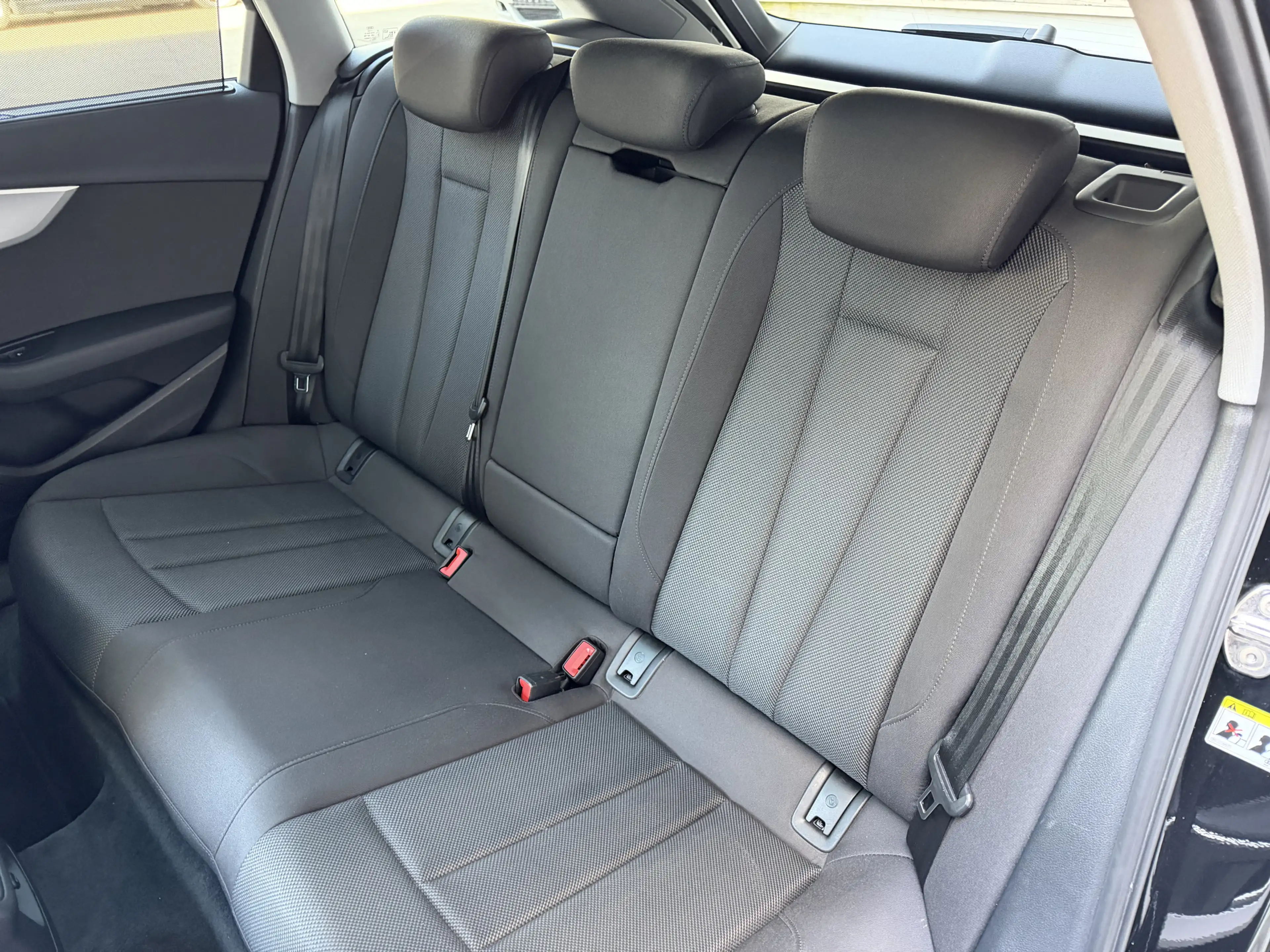 Audi A4 35 TDI Advanced LED Navi Pano Sitzheizung AHK — photo 14