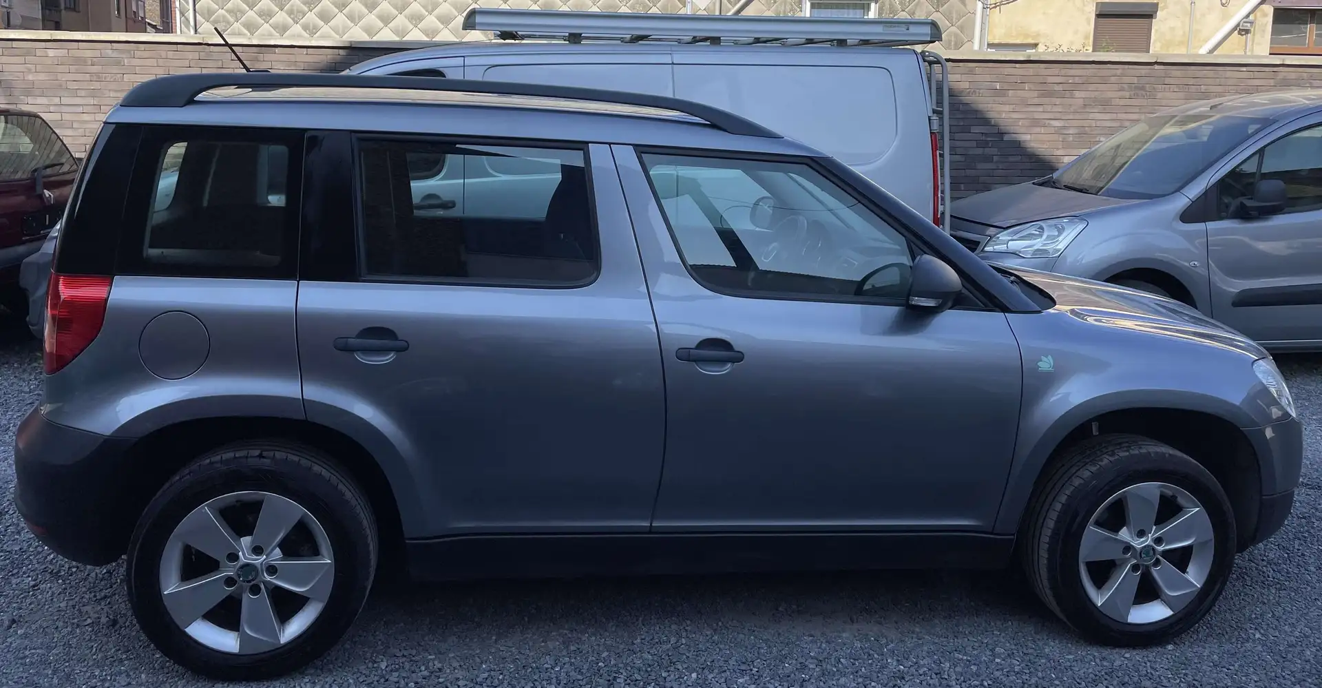 Skoda Yeti 1.6 CR TDi GreenLine Elegance EURO 5   CT OK Gris - 2