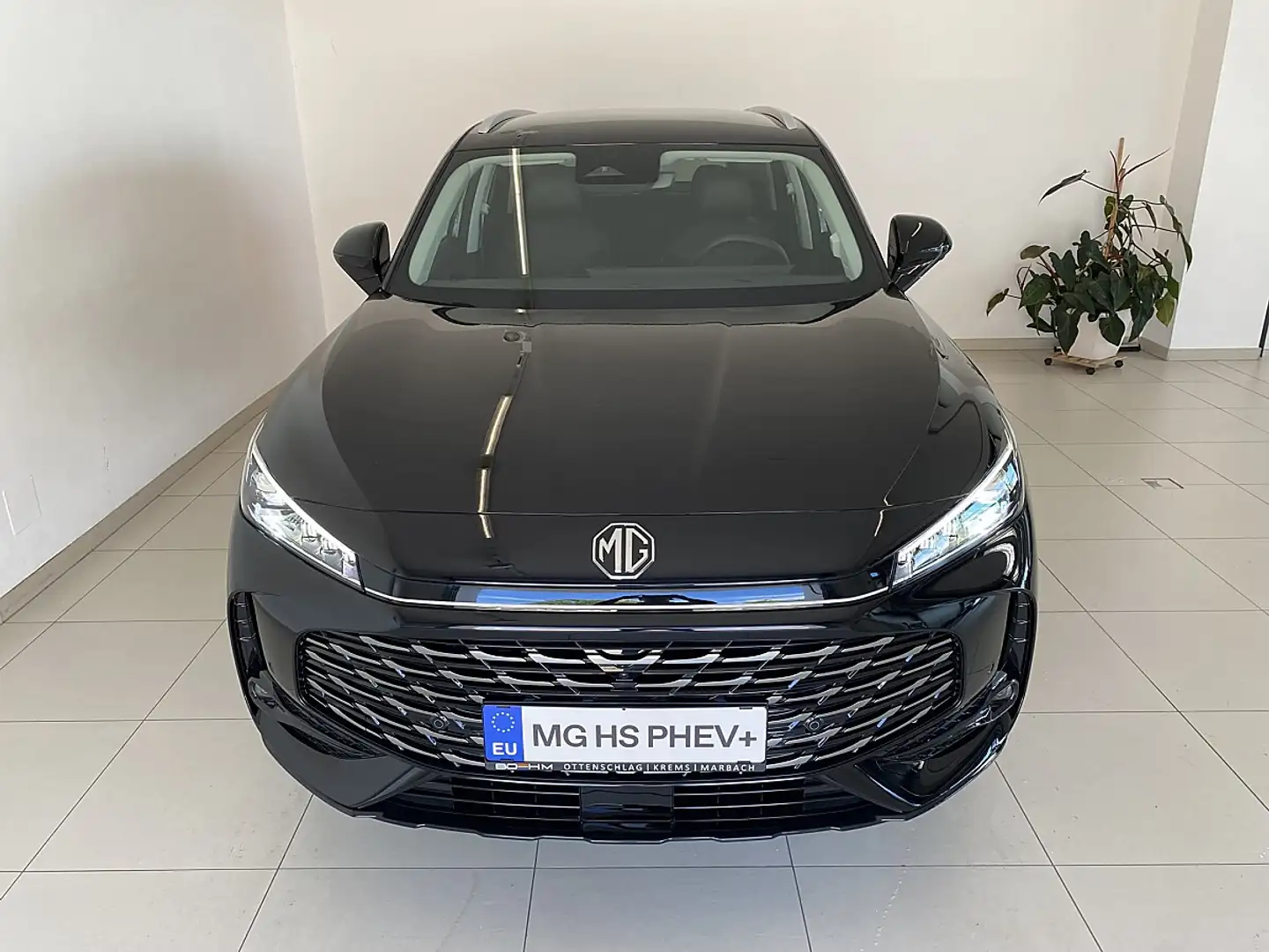 MG HS PHEV  BraunesLeder  Luxury 21,4kWh.AKKU Schwarz - 2