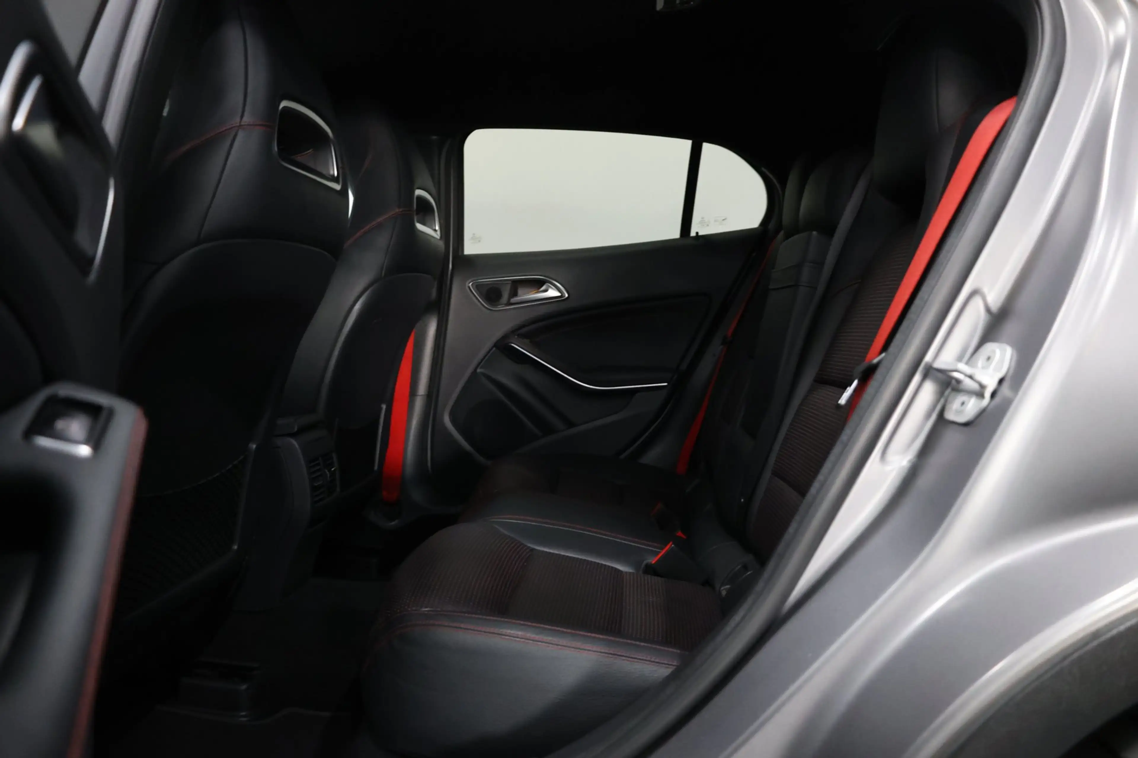 Mercedes-Benz GLA 45 AMG 4MATIC Edition 1 MATT/LED/LEDER+S.VERWARMING+MEMOR — photo 12