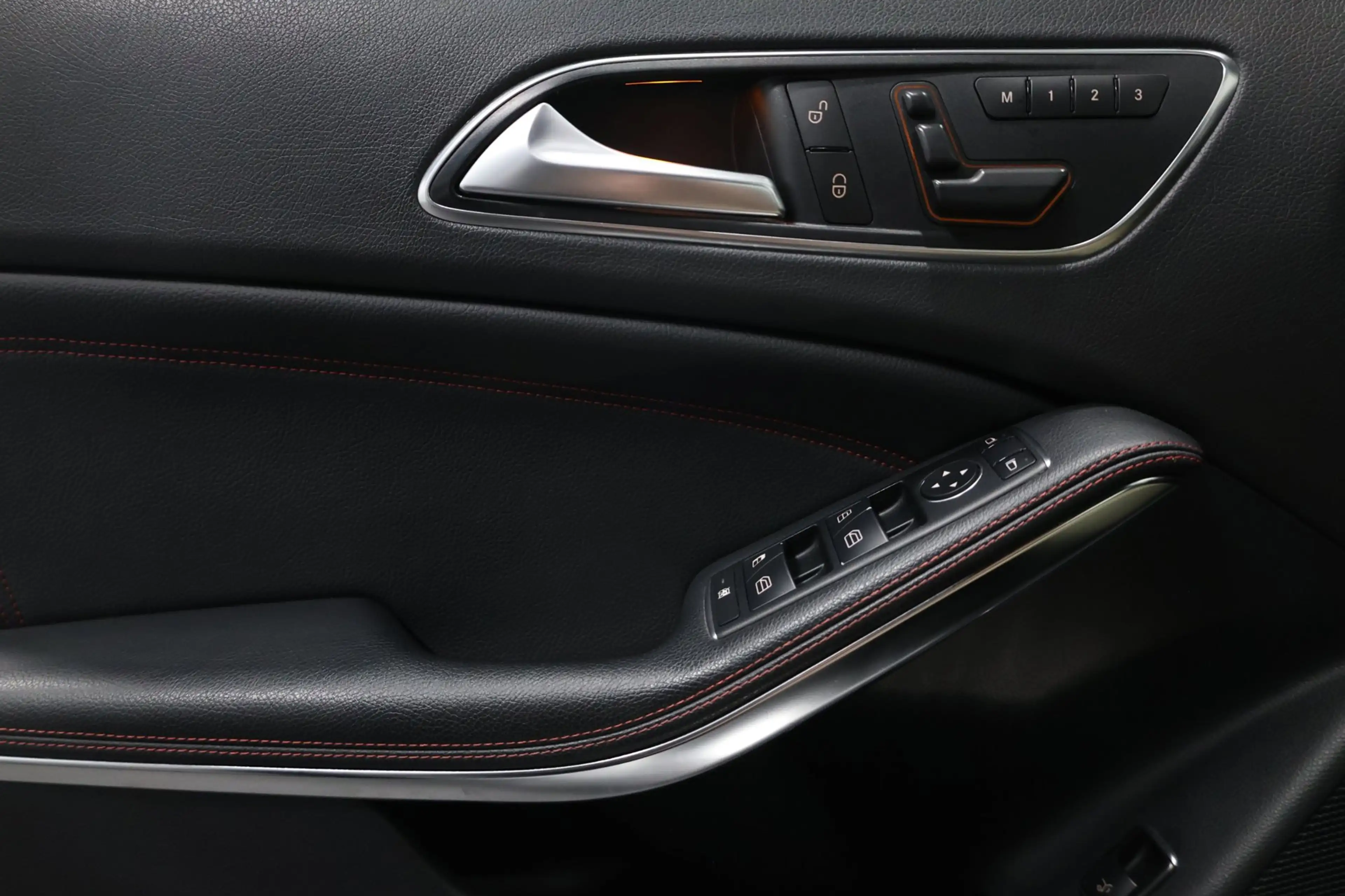 Mercedes-Benz GLA 45 AMG 4MATIC Edition 1 MATT/LED/LEDER+S.VERWARMING+MEMOR — photo 13