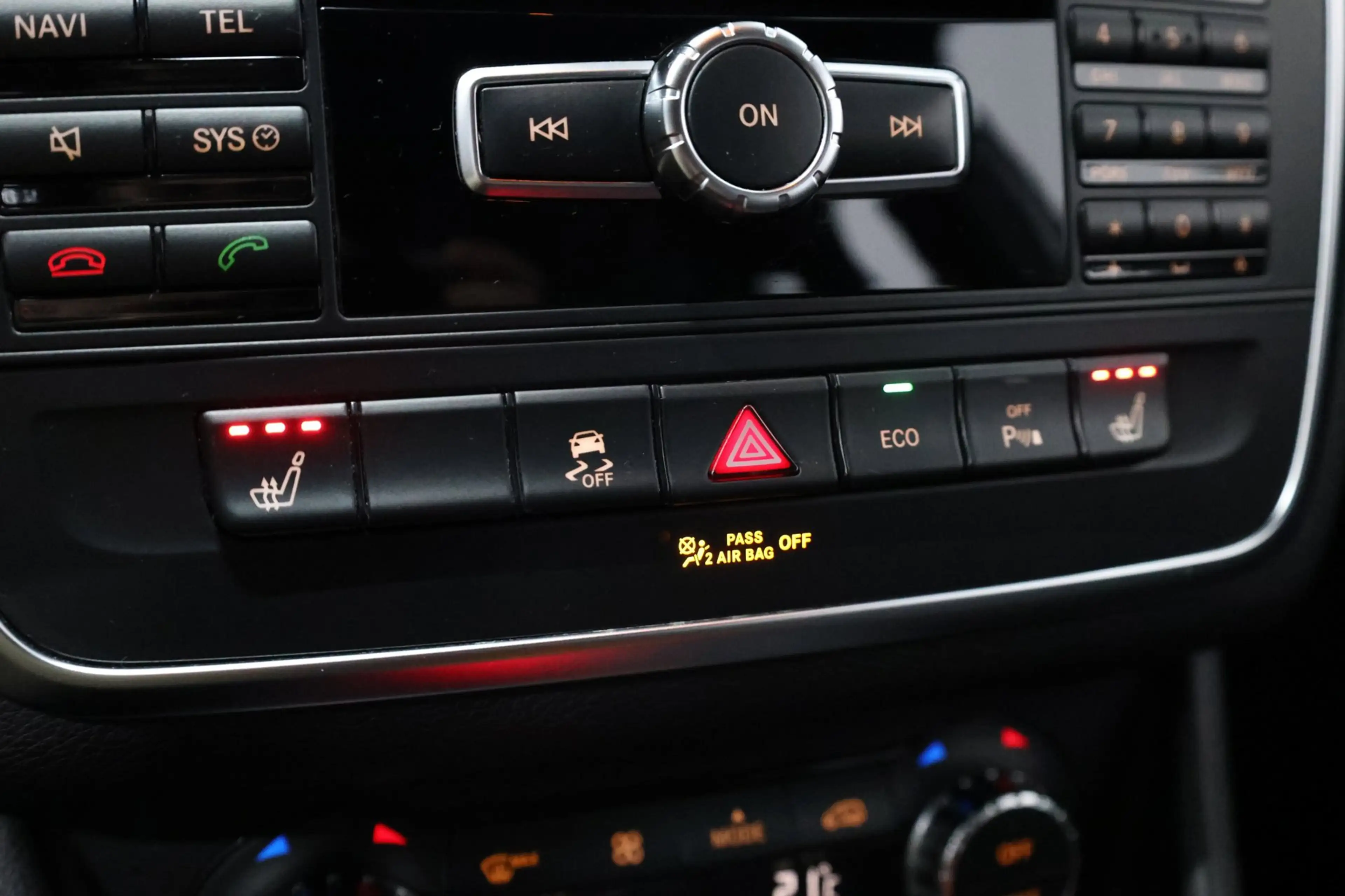 Mercedes-Benz GLA 45 AMG 4MATIC Edition 1 MATT/LED/LEDER+S.VERWARMING+MEMOR — photo 17