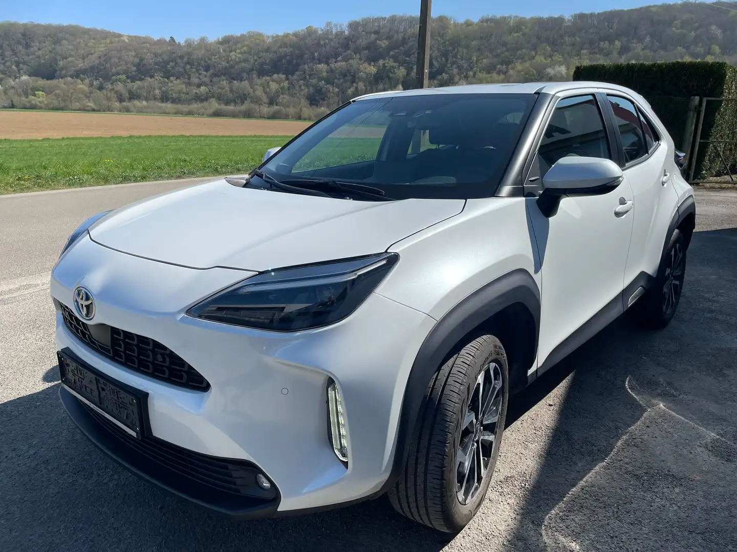 Toyota Yaris Cross 1.5i VVT-i Hybrid Dynamic Plus E-CVT Blanc - 1