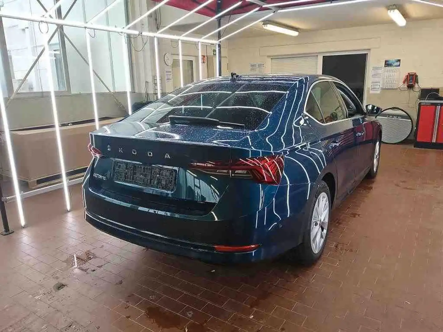 Skoda Octavia Lim. Style2.0TDI DSG Matrix Navi SHZ ACC Blau - 2