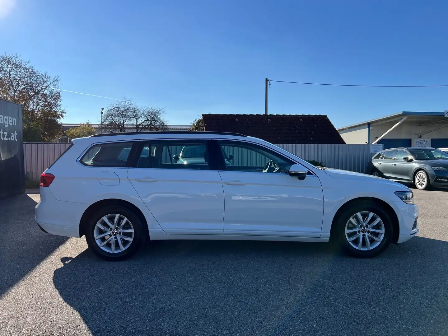 Volkswagen Passat Variant Business 2,0 SCR TDI DSG Weiß - 2