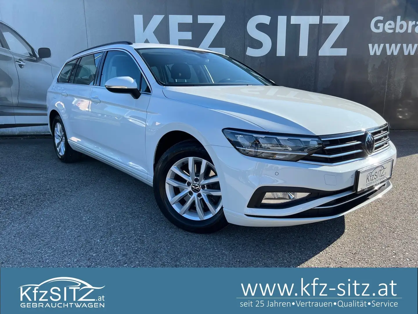Volkswagen Passat Variant Business 2,0 SCR TDI DSG Weiß - 1